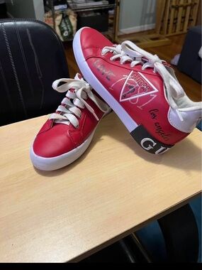 GUESS Red Los Angeles Logo Low-Top Sneakers